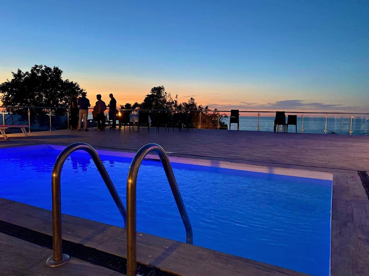 Frontemare Hotel Village & Ristorante Rodi Garganico Luaran gambar